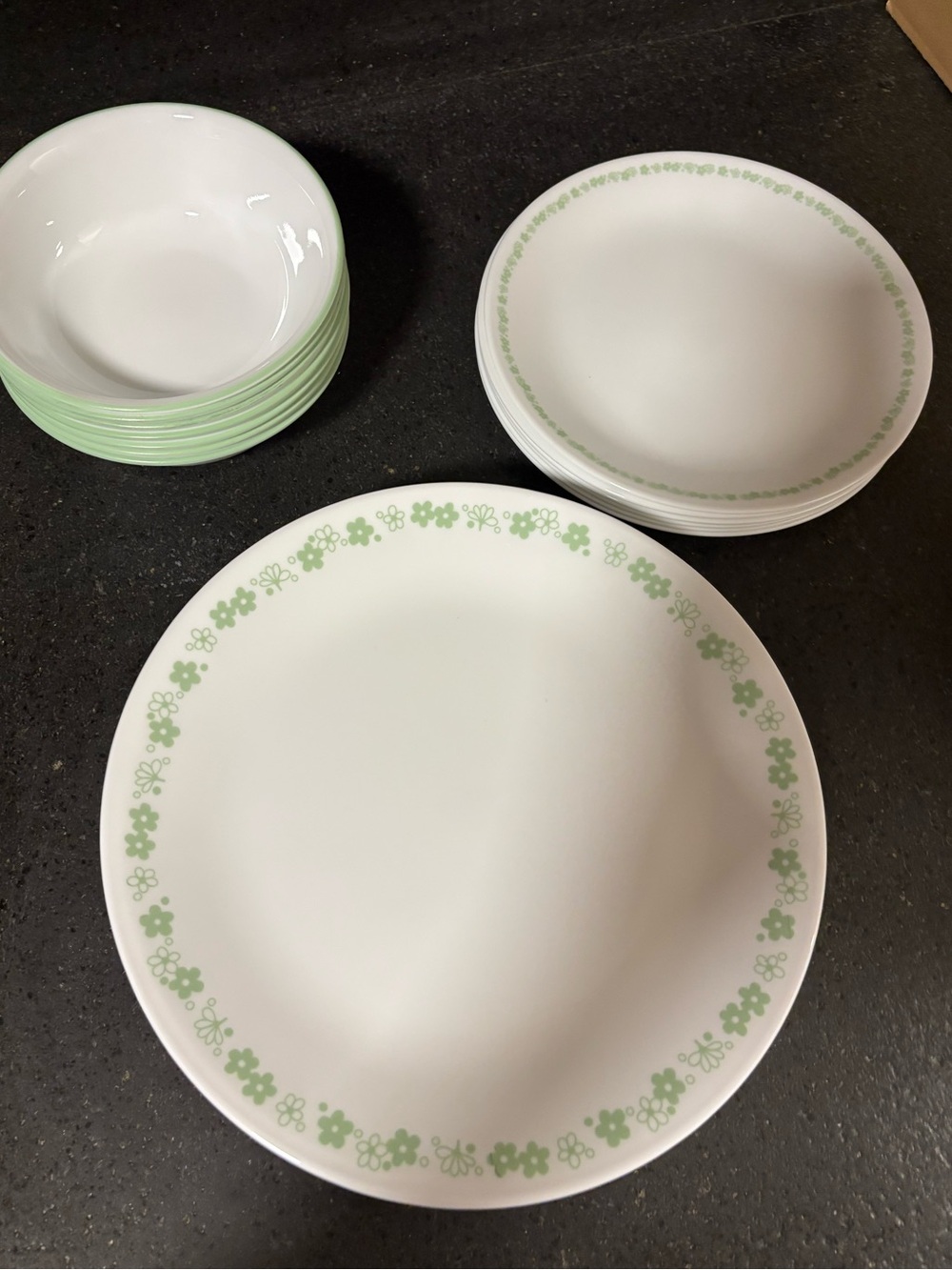 Corelle Vintage-Inspired Spring Blossom Green Dinnerware Set